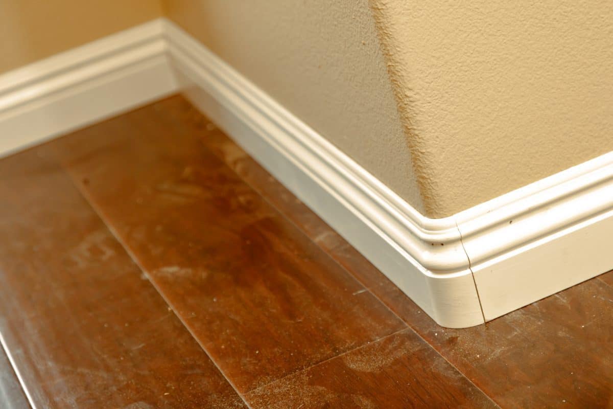 How to Install Baseboards around Bullnose Corners
